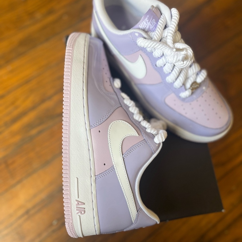 Nike Air Force 1 '07 LV8 in Hydrangeas and White - Picture 5 of 13
